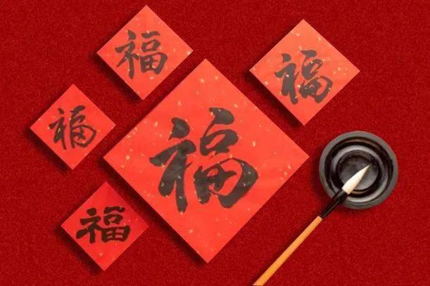 花群中的女孩